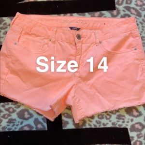 American Eagle peach shorts